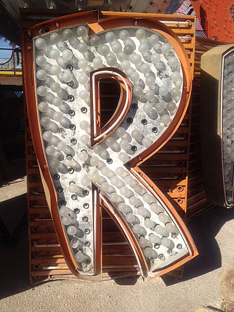 An "R" from the old Sahara sign.